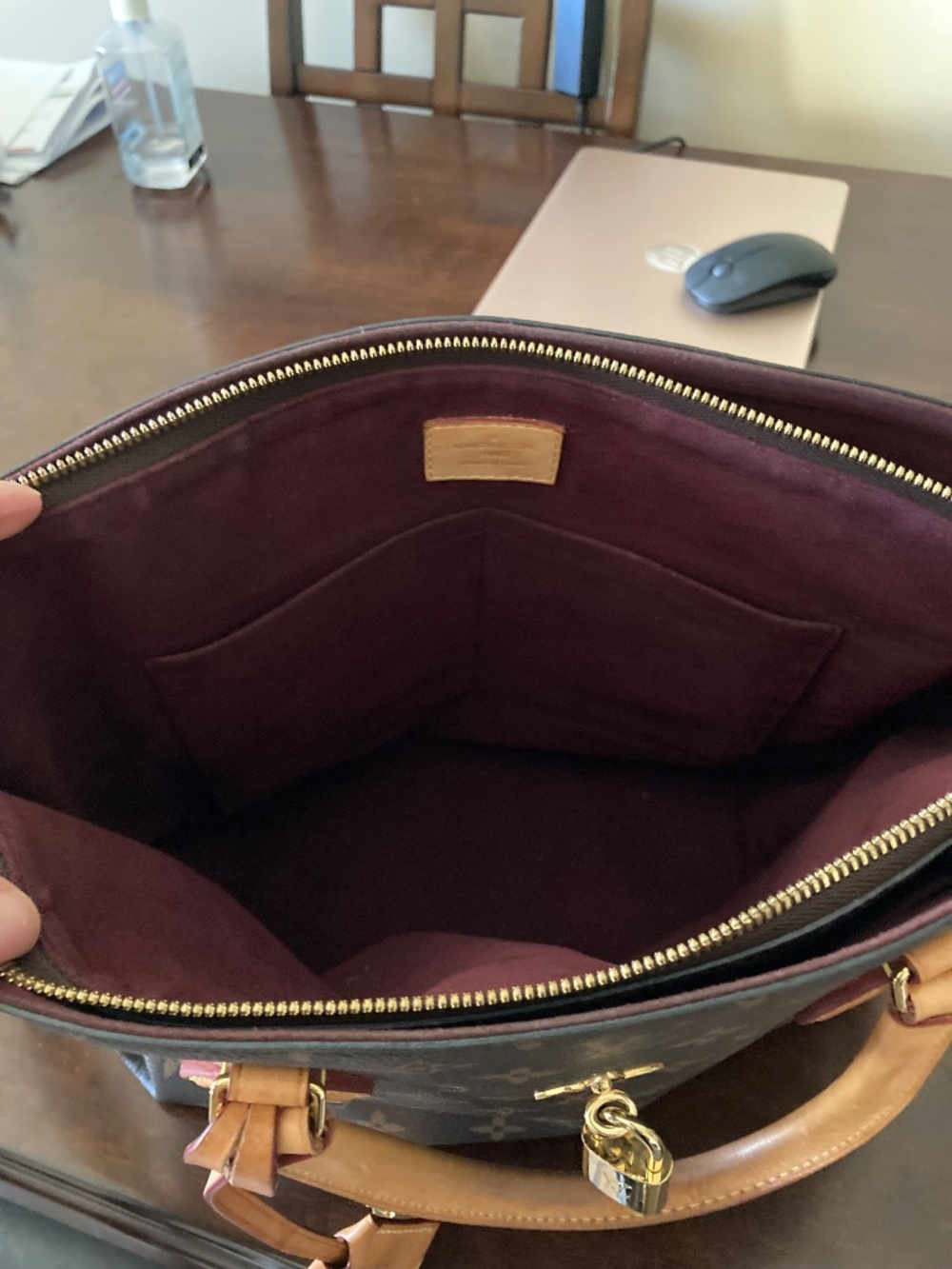 Louis Vuitton Handbag - Picture 4 of 7